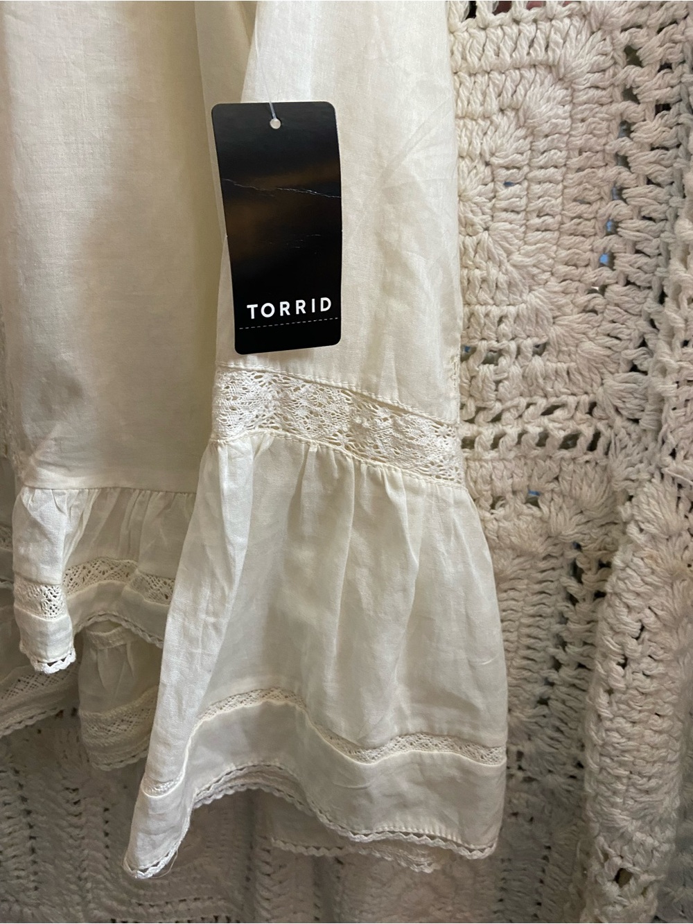 NWT Torrid Festi 2X White Lace Bell Sleeve Hi Low Boho Top - Picture 3 of 11